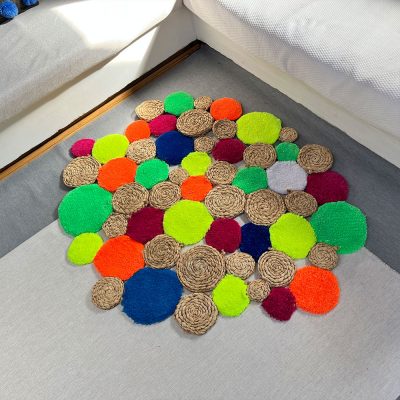 Patu y manu patu from almodovar artesanía manchega España española esparto lana diseño concept store alfombra tapiz tapices decoración divertida contemporáneo tradicional tufting fusión letras Madrid la Mancha regalo exclusivo eventos fibra natural sostenible custom hecho a mano DIY único regalo boda bautizo recién nacido letras iniciales exclusivo transformar encargo ético personalizada celebraciones piezas únicas sostenibilidad creativo diy craftcore Wearable custom art sustainable vintage