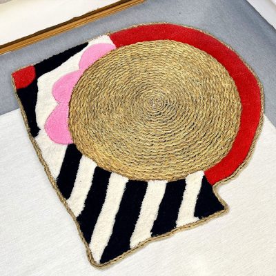Patu y manu patu from almodovar artesanía manchega España española esparto lana diseño concept store alfombra tapiz tapices decoración divertida contemporáneo tradicional tufting fusión letras Madrid la Mancha regalo exclusivo eventos fibra natural sostenible custom hecho a mano DIY único regalo boda bautizo recién nacido letras iniciales exclusivo transformar encargo ético personalizada celebraciones piezas únicas sostenibilidad creativo diy craftcore Wearable custom art sustainable vintage