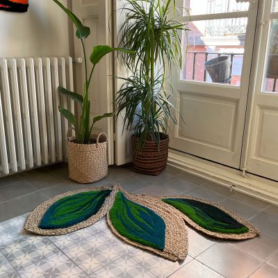 Patu y manu patu from almodovar artesanía manchega España española esparto lana diseño concept store alfombra tapiz tapices decoración divertida contemporáneo tradicional tufting fusión letras Madrid la Mancha regalo exclusivo eventos fibra natural sostenible custom hecho a mano DIY único regalo boda bautizo recién nacido letras iniciales exclusivo transformar encargo ético personalizada celebraciones piezas únicas sostenibilidad creativo diy craftcore Wearable custom art sustainable vintage