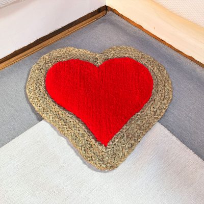 Patu y manu patu from almodovar artesanía manchega España española esparto lana diseño concept store alfombra tapiz tapices decoración divertida contemporáneo tradicional tufting fusión letras Madrid la Mancha regalo exclusivo eventos fibra natural sostenible custom hecho a mano DIY único regalo boda bautizo recién nacido letras iniciales exclusivo transformar encargo ético personalizada celebraciones piezas únicas sostenibilidad creativo diy craftcore Wearable custom art sustainable vintage