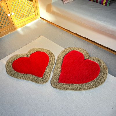 Patu y manu patu from almodovar artesanía manchega España española esparto lana diseño concept store alfombra tapiz tapices decoración divertida contemporáneo tradicional tufting fusión letras Madrid la Mancha regalo exclusivo eventos fibra natural sostenible custom hecho a mano DIY único regalo boda bautizo recién nacido letras iniciales exclusivo transformar encargo ético personalizada celebraciones piezas únicas sostenibilidad creativo diy craftcore Wearable custom art sustainable vintage
